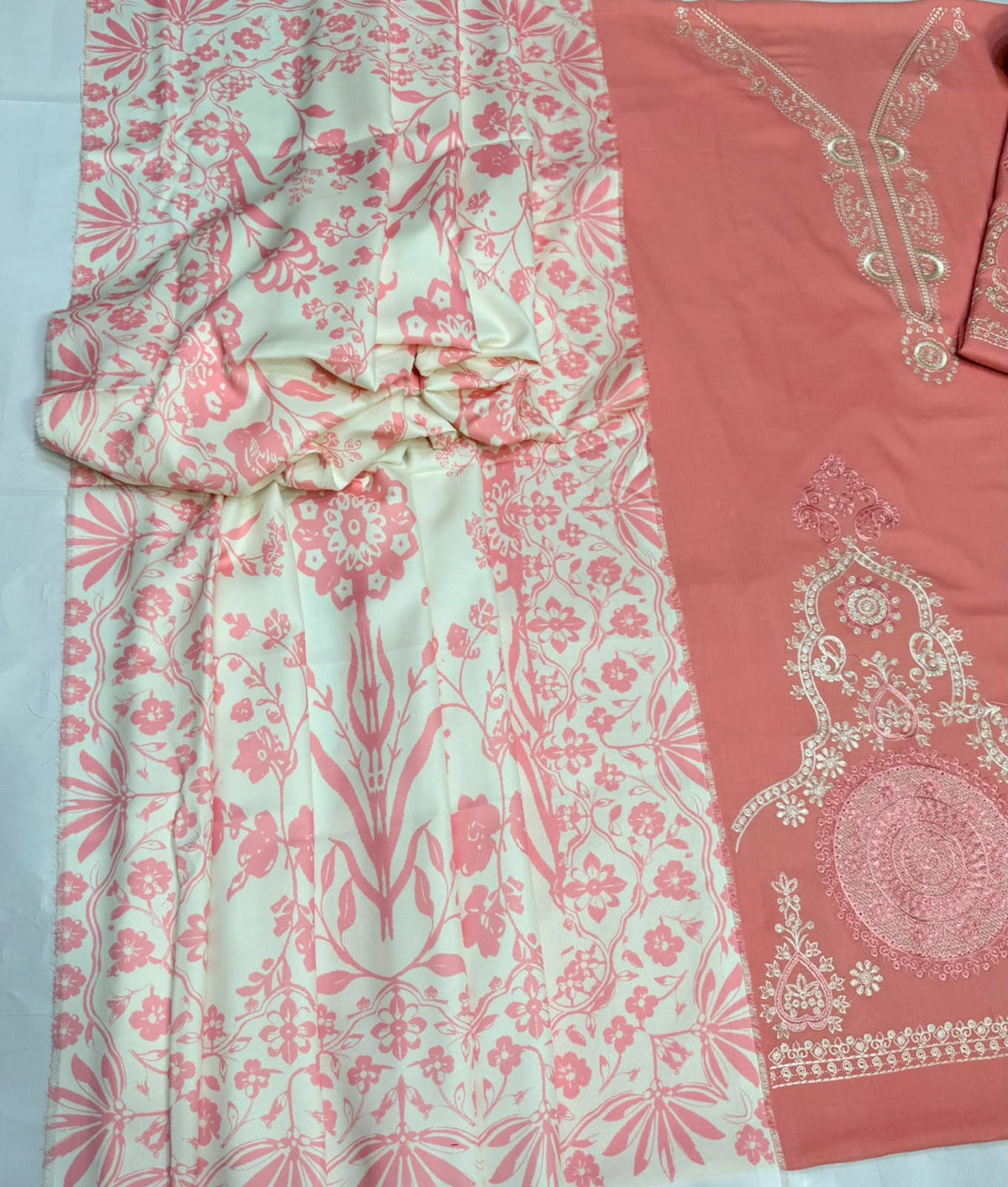 Mohagni 9063 – Winter 3 Piece Embroidered Collection